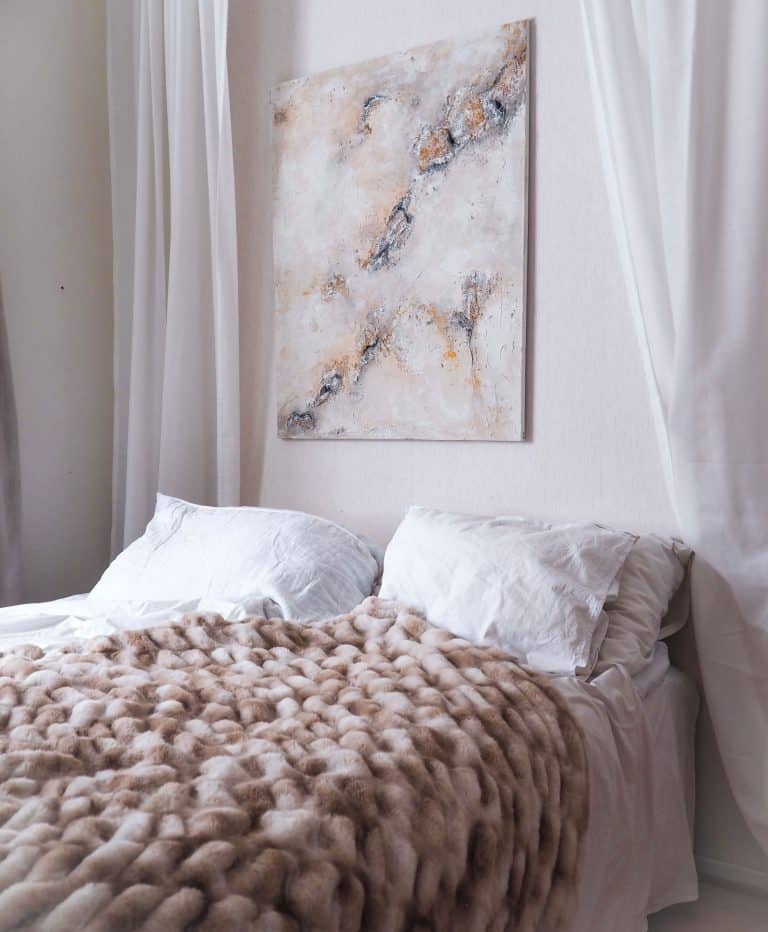 minimalistinen abstrakti taideteos