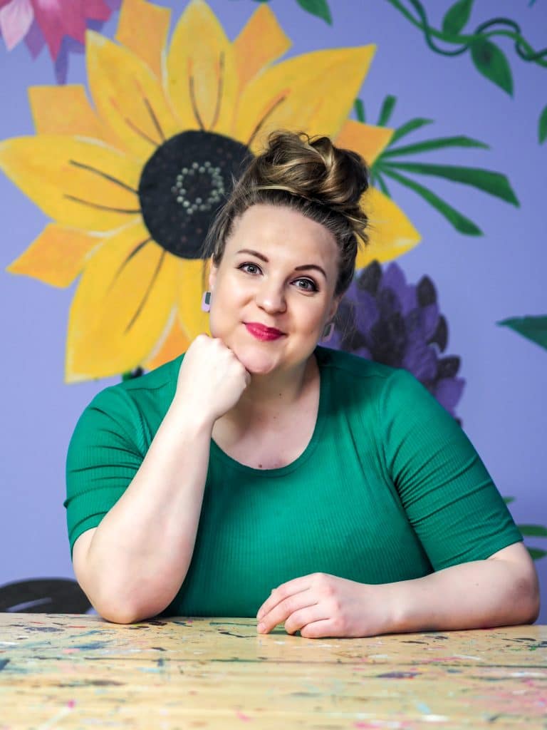 Taitelija puhuja ja yrittäjä Matilda Kääntä