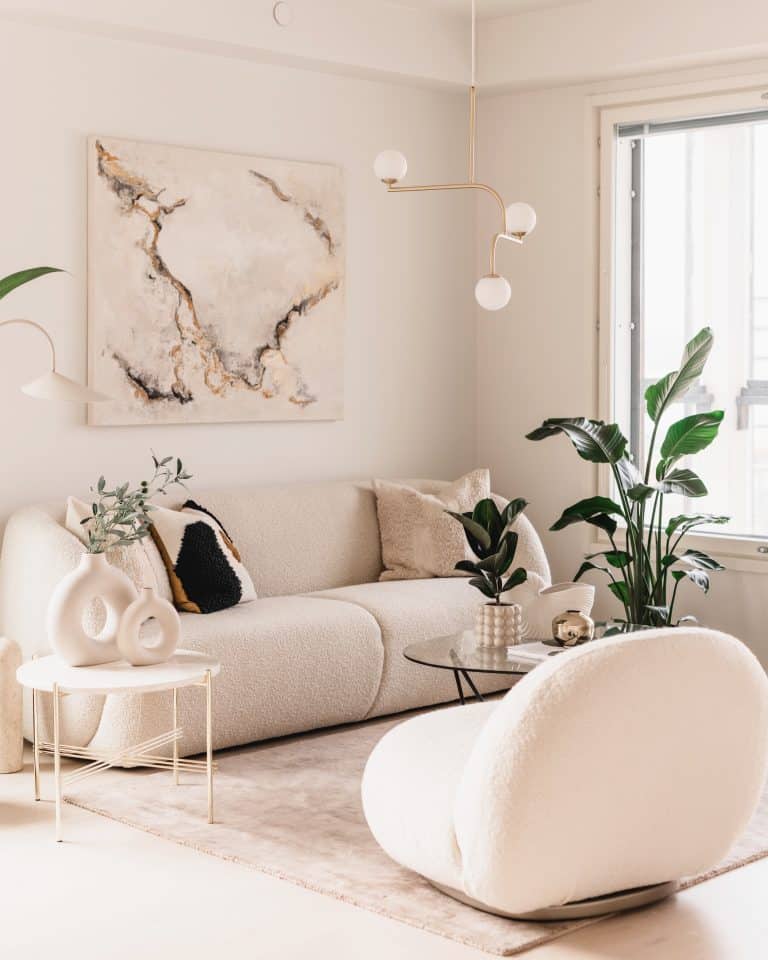 abstrakti taideteos minimalistinen sisustus