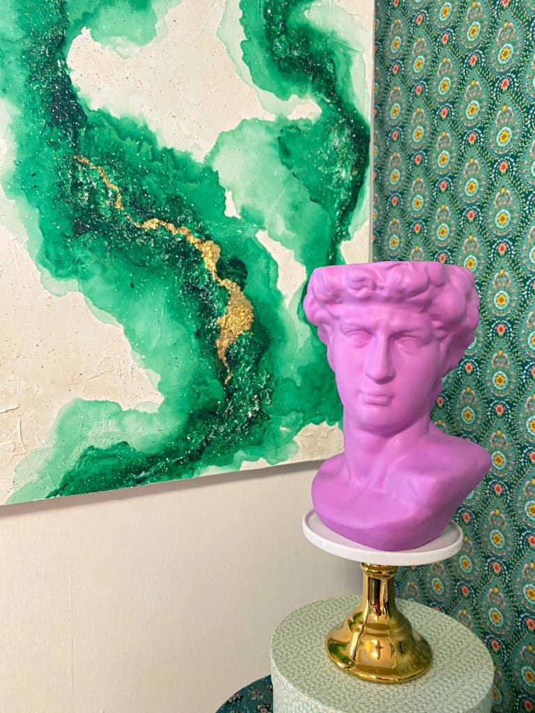 abstrakti taideteos ja DIY-patsas